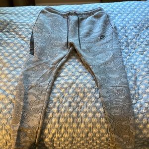 Nike Tech Fleece Camo Joggers. Sz. LG